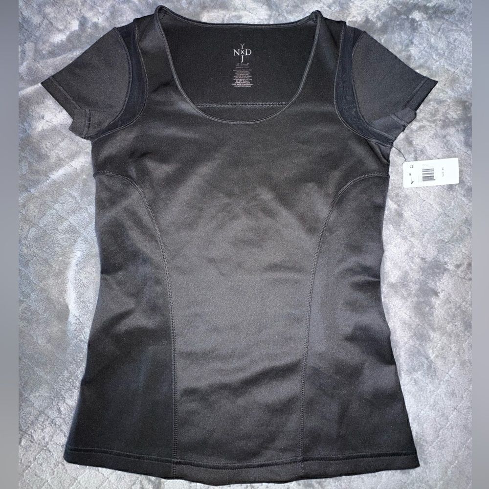 NWTs NYDJ Short Sleeve Shirt w/ Mesh Detail Size XS